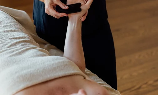 Gua Sha masáž tela | Vigeo Bojnice Gua Sha masáž tela | Vigeo Bojnice