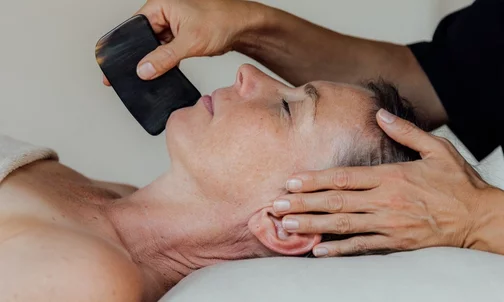 Gua Sha masáž tváre | Vigeo Bojnice Gua Sha masáž tváre | Vigeo Bojnice